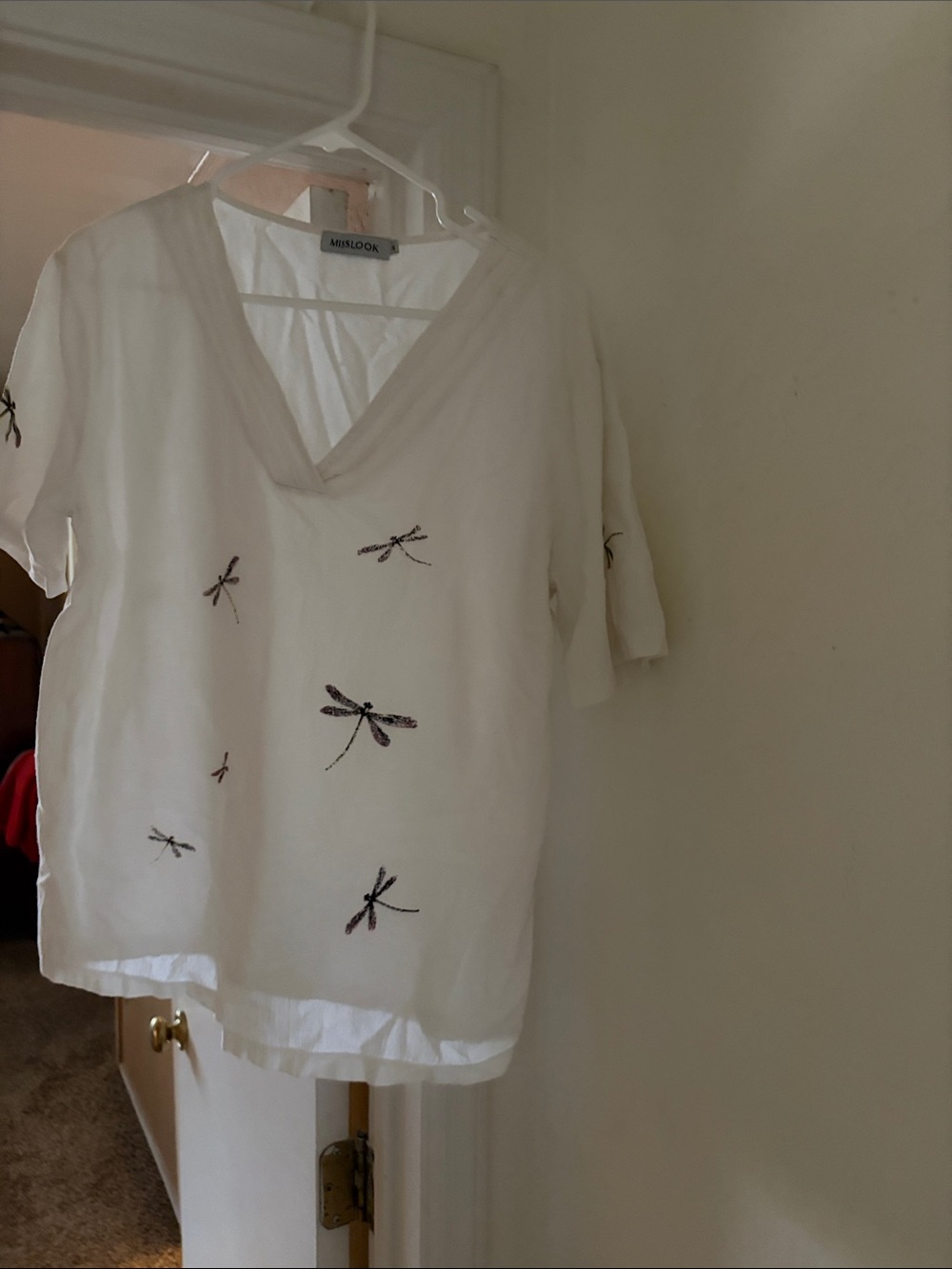 MISSLOOK White V-Neck Dragonfly Embroidered Tunic Top